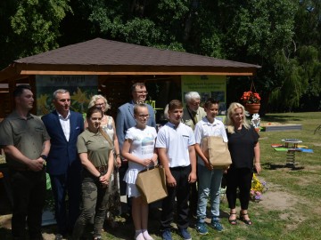 Wręczenie nagród w konkursie „Walory przyrodnicze powiatu skierniewickiego”, fot. A. Pruszkowska., 