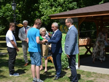 Wręczenie nagród w konkursie „Walory przyrodnicze powiatu skierniewickiego”, fot. A. Pruszkowska., 