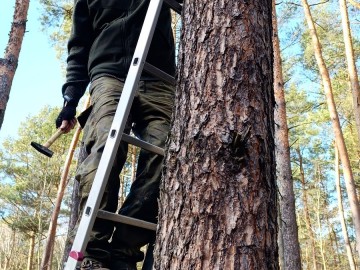 Przegląd i czyszczenie budek dla ptaków w Sieradzkich Parkach Krajobrazowych, 