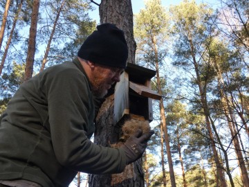 Przegląd i czyszczenie budek dla ptaków w Sieradzkich Parkach Krajobrazowych, 