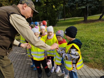 Spacer przyrodniczy z przedszkolakami z Sieradza, 