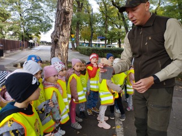 Spacer przyrodniczy z przedszkolakami z Sieradza, 