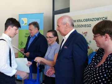 Rozdanie nagród dla laureatów finału okręgowego XXXIII OWE, 